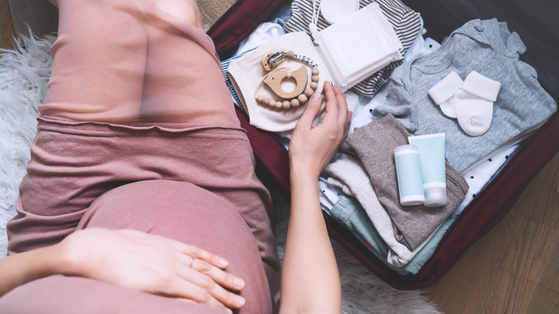 pregnant woman packing hospital bag must haves